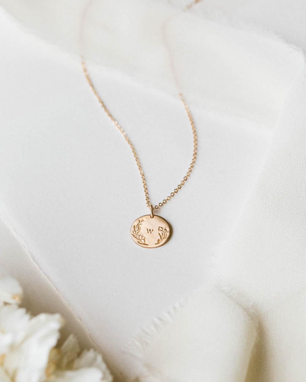 brides-necklaces, jewelry-for-the-bride, wedding-flowers